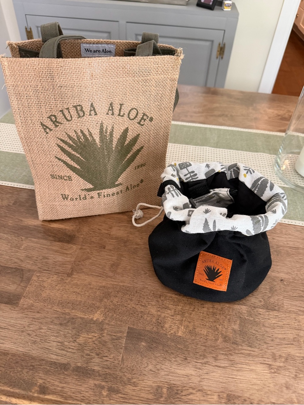 Aruba Aloe black cosmetic/jewerly bag w/ small zipper‎ bag. Burlap tote bag